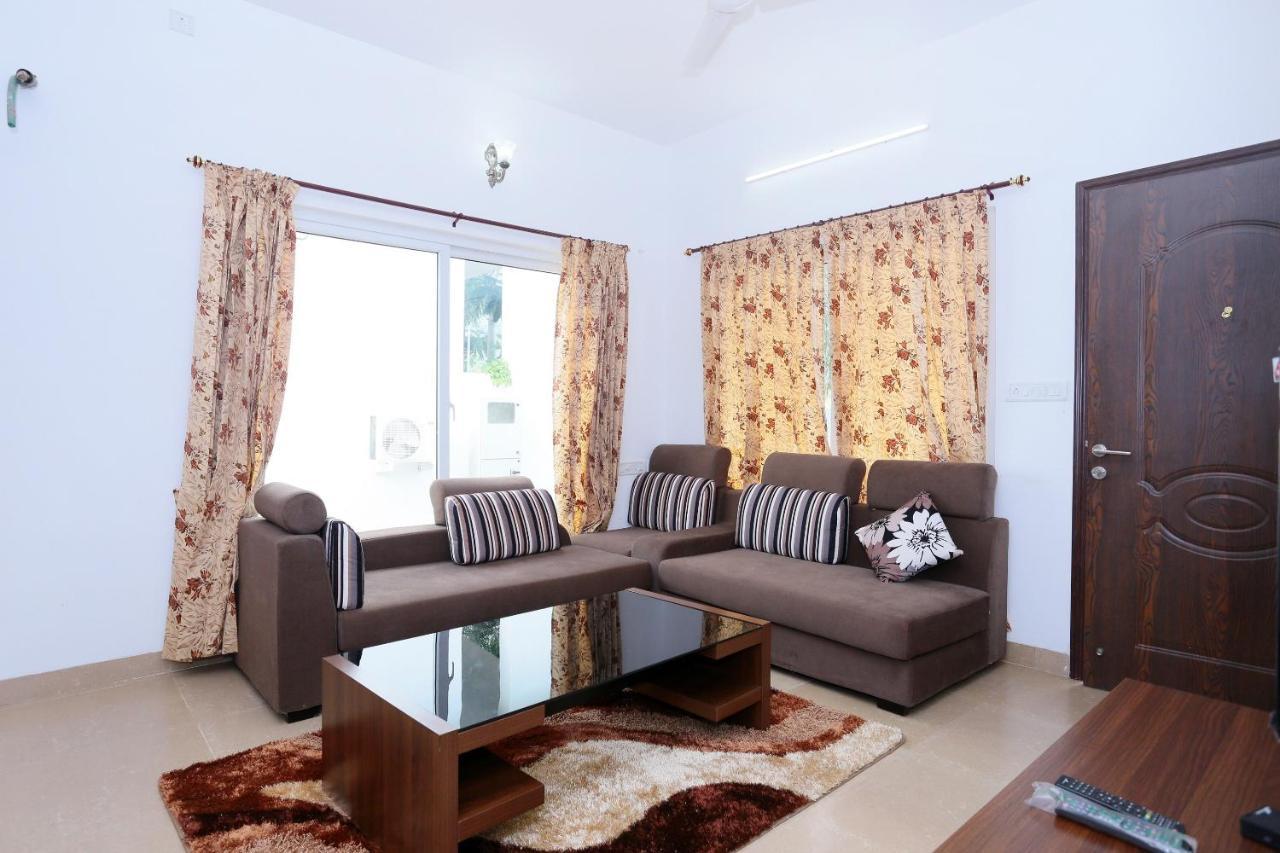 Hotel Oyo 24200 Bahri Beautiful Country Ayyampālaiyam Exterior foto