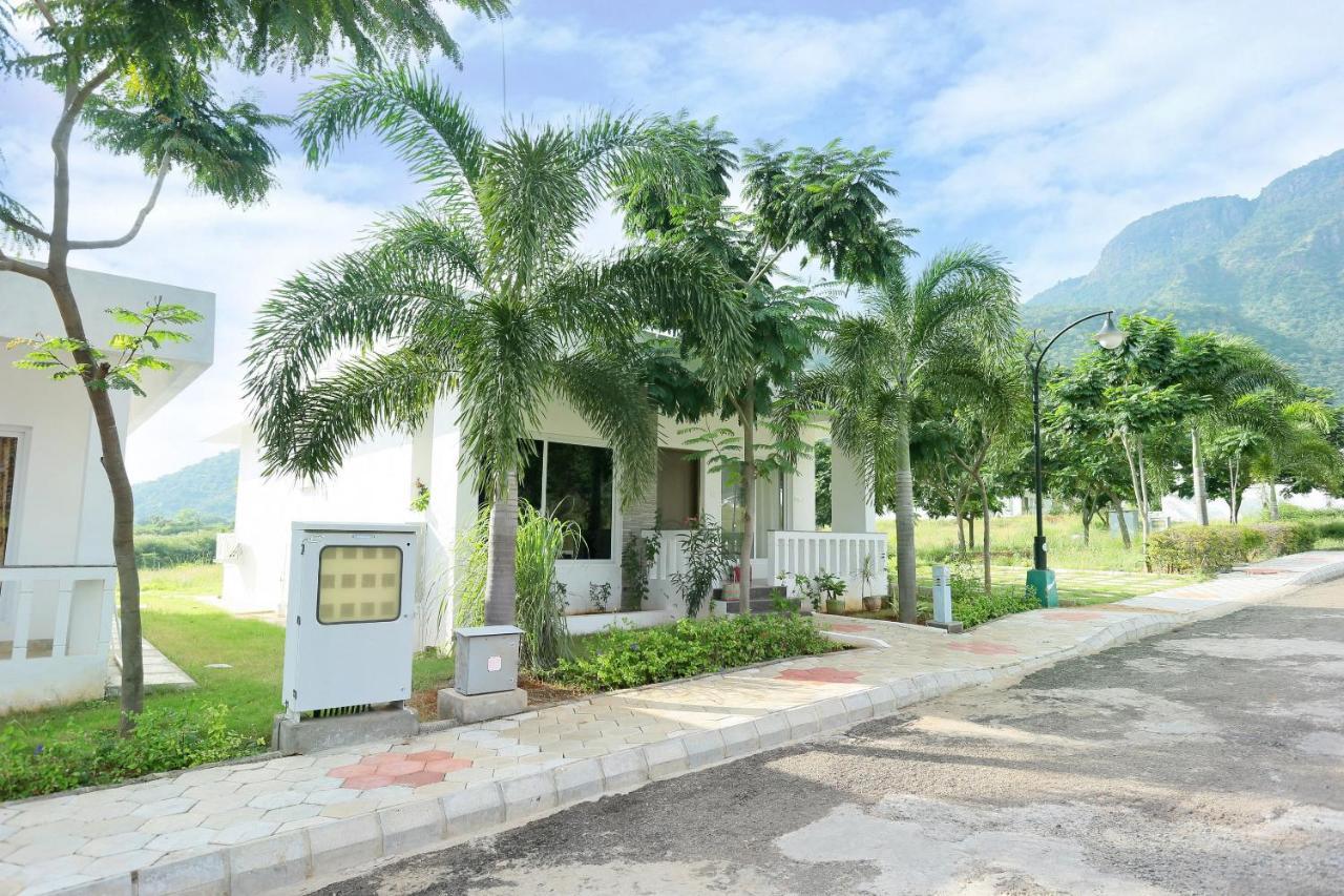 Hotel Oyo 24200 Bahri Beautiful Country Ayyampālaiyam Exterior foto